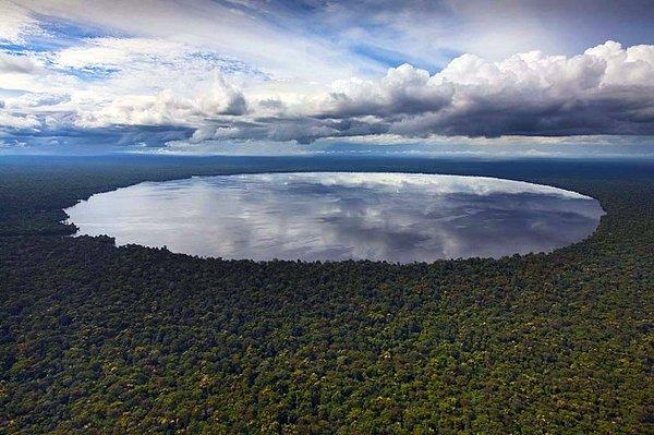 32.  Tele Gölü, Likouala Bölgesi, Kongo Cumhuriyeti