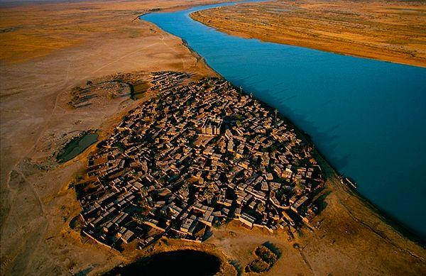 66. Nijer Nehri'nin Kıyısında Bir Köy, Mali