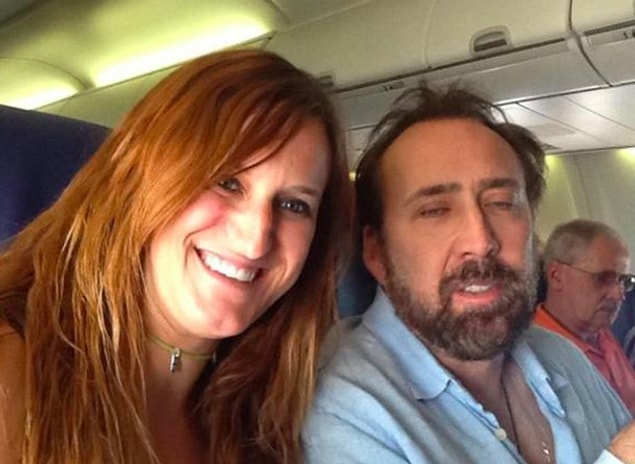 Nicholas Cage habersiz gibi çek mode on.