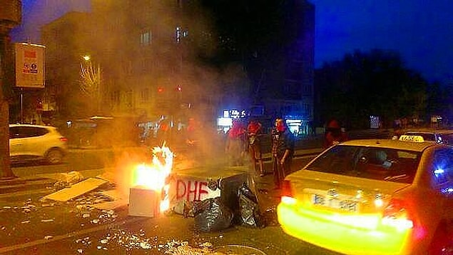 20:30 | Ankara'da göstericiler barikat kurdular