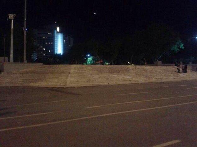 23:35 | Gündüz kapatılan Gezi Parkı yeniden açıldı