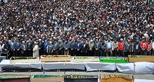 16:30 | Maden işçileri son yolculuklarına uğurlanıyor...