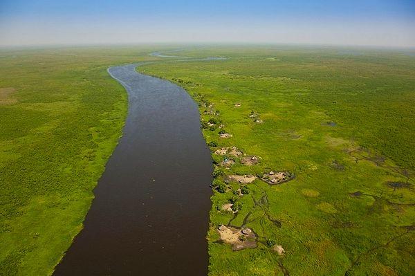 101. Beyaz Nil Kıyısındaki Barakalar, Jonglei, Güney Sudan