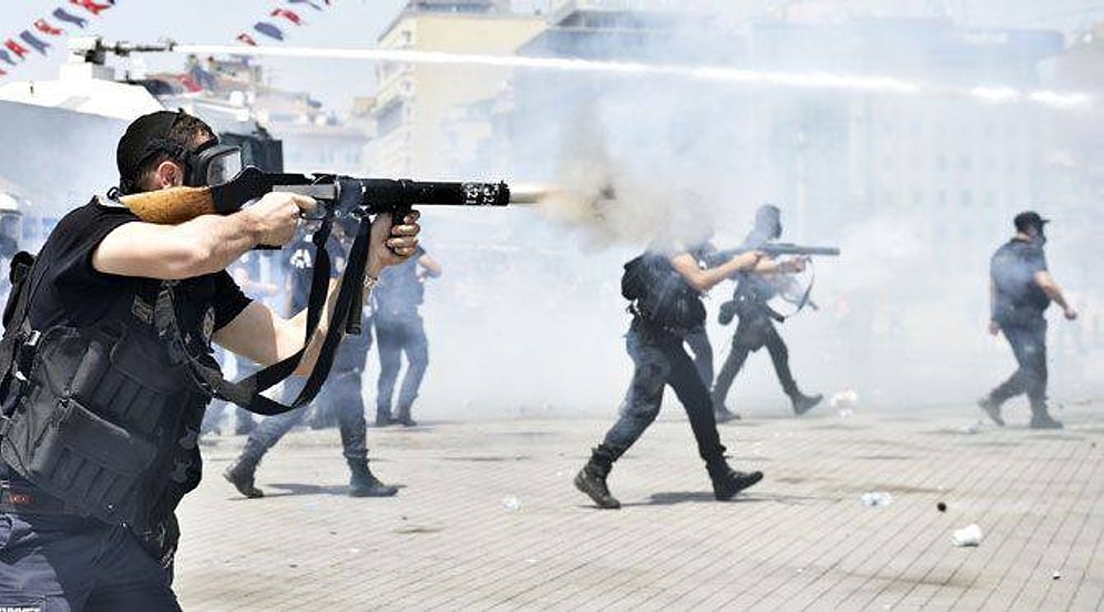 'Gaz Atmayın Evde Çocuğum Var' Diyen Kadına 'Yansın Çocuğun, Kör Olsun' Diyen Polis