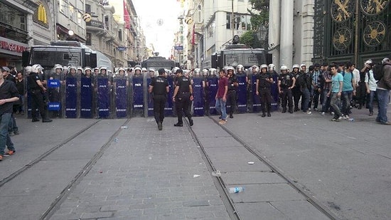 Taksim ve Galatasaray Meydanı'nda Polis Müdahalesi