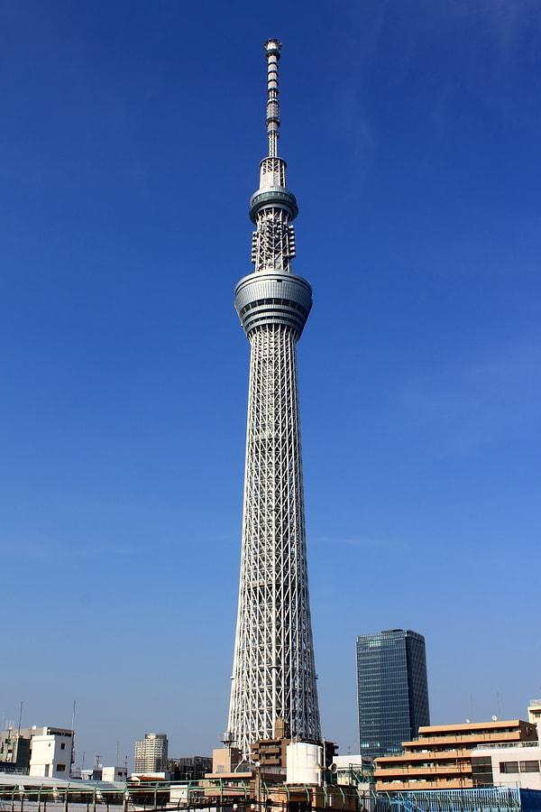 13. TOKYO SKYTREE ( GÖKAĞACI ) KULESİ : Dünyanın en yüksek gökdeleni olan Dubai'deki Burç Halife'den sonra (828 metre) ikinci en yüksek kulesidir ( 634 metre )