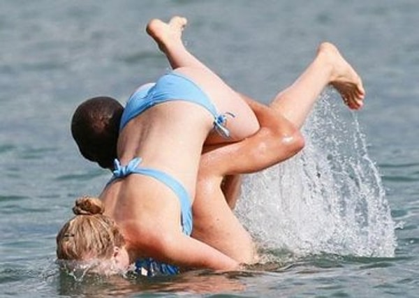 13. Aşkı da tatmak ister sevgiyi de engin açıklarda insan