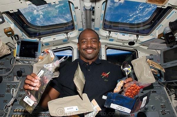 5. Leland Melvin, NASA Astronotu, Uzay - 2,700 Kalori