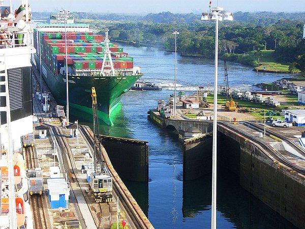20. En kalabalık deniz yolu - Panama Kanalı