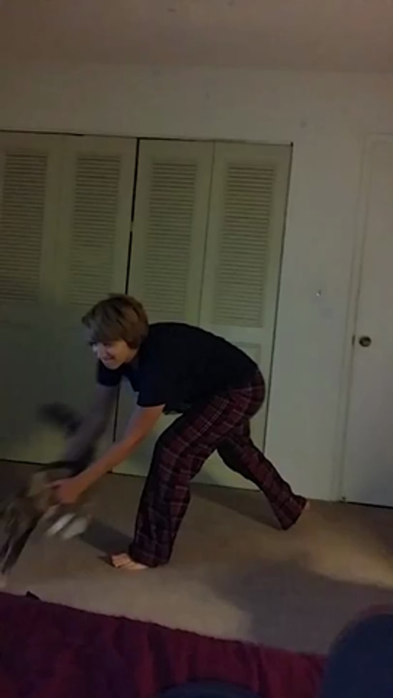 Sahibine Trollük Yapan Kedi