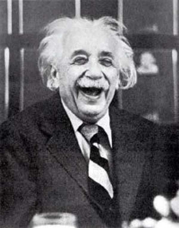 4. Einstein Üniversiteye giriş sınavını başaramamıştı.