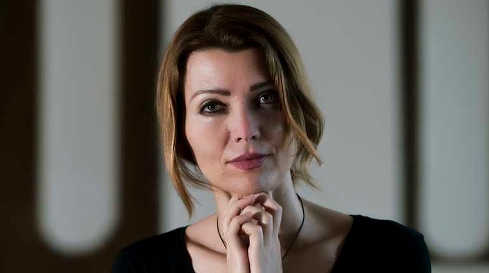 Elif Şafak Guardian'a Yazdı: 'Sokağa Çıkarsanız Devletten Tokat Yersiniz'