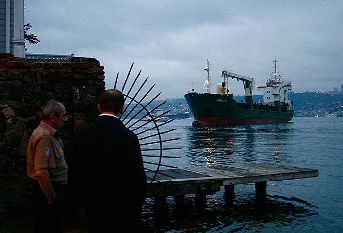 Beykoz'da Yük Gemisi Karaya Oturdu