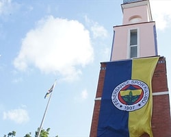 Şampiyonlar Anıtı'na Fenerbahçe Bayrağı