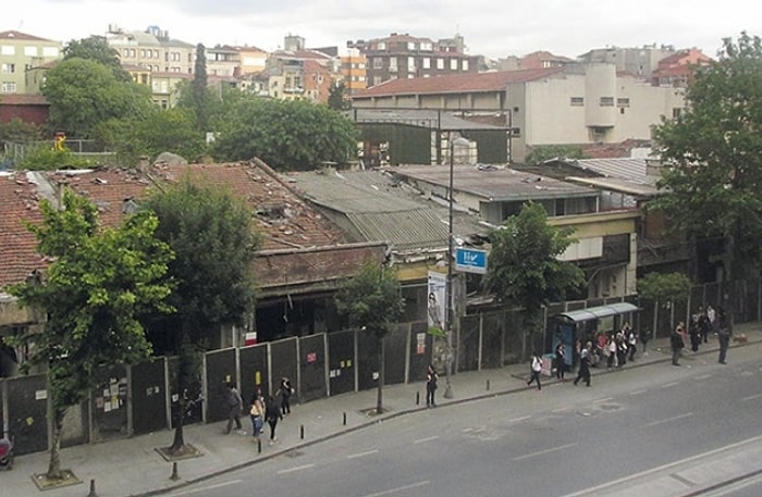 Tarihi İnci Sineması Yıkılmayı Bekliyor