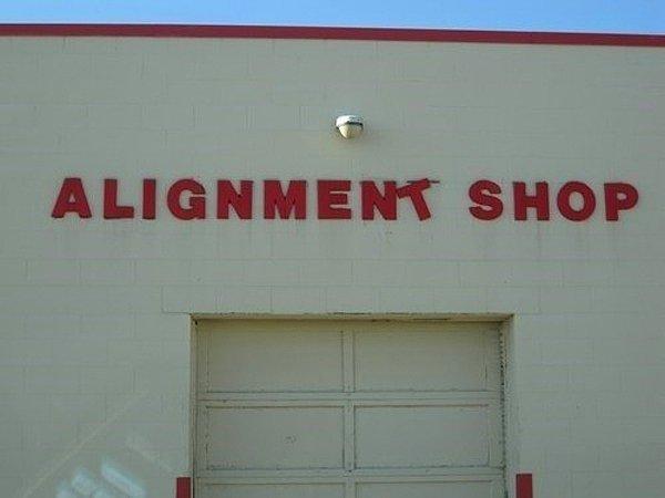 13. Alignment kelimesi hizalama, düzenleme anlamına geliyor. Ama belli ki bu dükkan için değil.