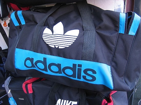 Korsancılık Tarihine Altın Harflerle Yazılası 19 Çakma Adidas Markası