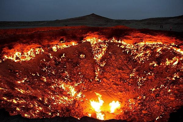 2. Cehennem Kapısı, Türkmenistan: Bilim adamları tarafından 1971 yılında ateşlenen bu krater tam 43 yıldır yanıyor.