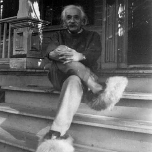 12. Einstein ve pofuduk terlikleri