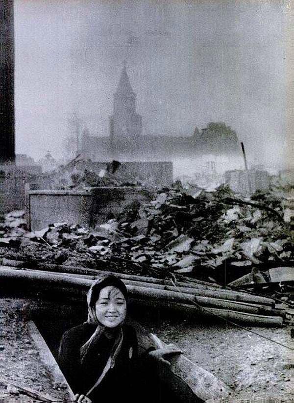 26. Nagasaki'ye atılan atom bombasından kurtulan bir Japon kadını (1945)