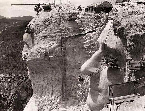 35. Rushmore dağı'ndaki heykeller yapılıyor (1939)