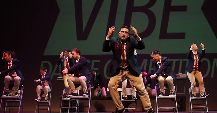 İlginç Robotik Danslarıyla İzleyenleri Hayran Bırakan Dans Topluluğu