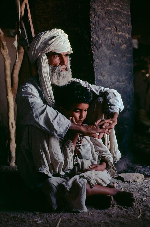 9. ‘Helmend'de bir baba ve oğul’, 1980.