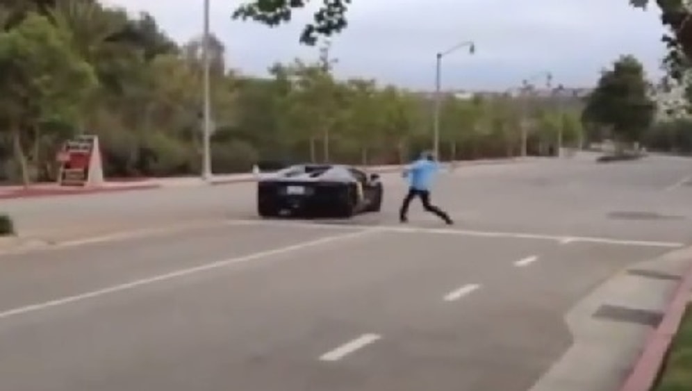 Lamborghini Aventador Taşlamak