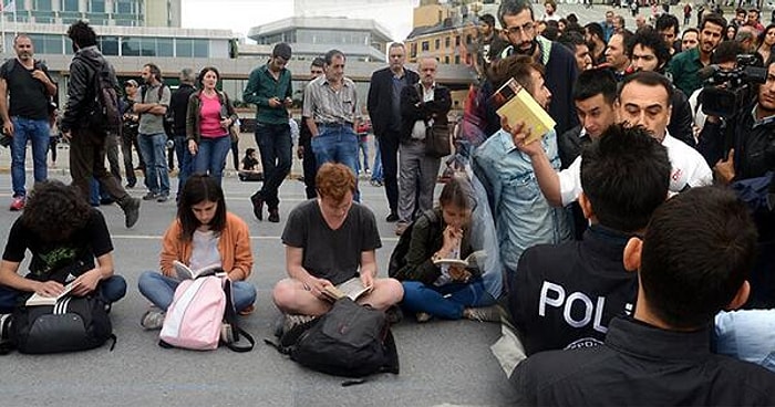 Gezi'de Kitap Okumaya Polis Engeli