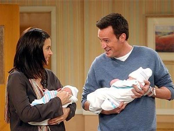 28. Chandler ve Monica'nın beş sezon birlikte oldukları ortaya çıktığında.