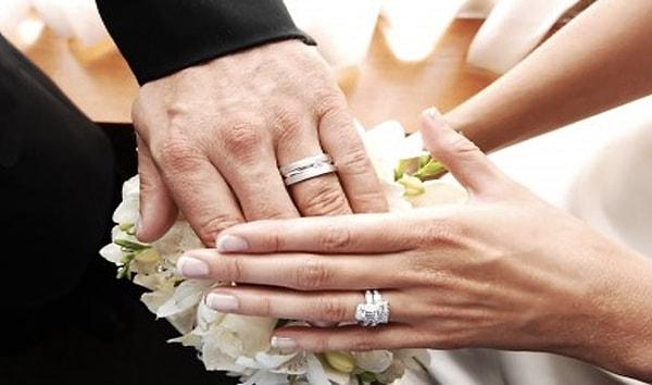 16. Evlilik yüzüğünü sol elimizin sondan bir önceki parmağına takmak