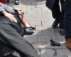 İstanbul'da Öcalan Standına Silahlı Saldırı