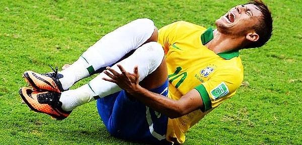 13. Neymar kendisini yere attığı için sarı kart görecek mi?