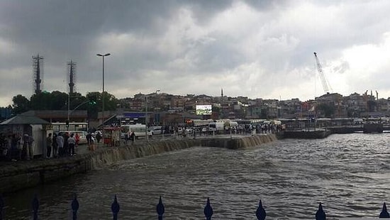 İstanbul'un Yağmurla İmtihanı: İnanamayacağınız Görüntüler