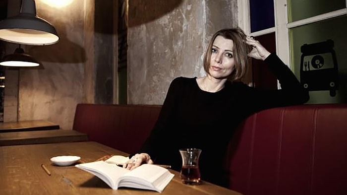 Elif Şafak: 'Tokatlanmaya Alışmışız'