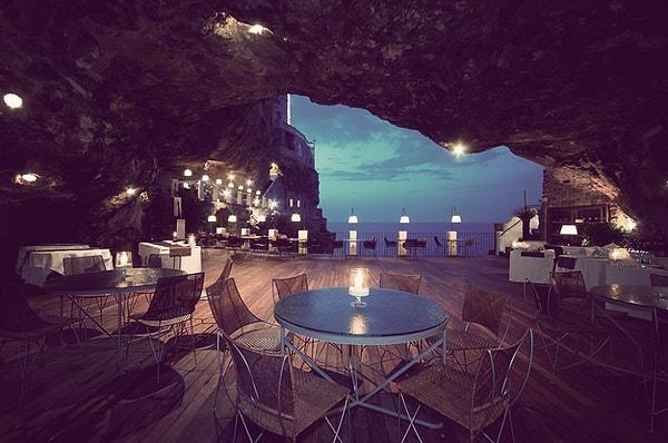 1. "Grotta Palazzese" Restoranı, İtalya