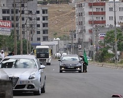 Cizre'de Bir Grup Yol Kapatıp Kimlik Kontrolü Yaptı