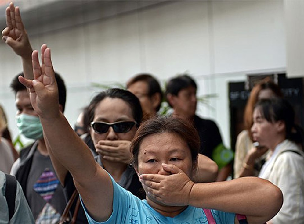 Tayland'da Darbeye Karşı 'Açlık Oyunları' Selamı