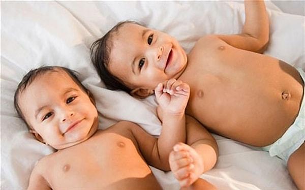 İkiz bebeklerin nerdeyse yüzde ellisi kendi aralarında anlaşmak için yeni bir dil üretirler. Bizlerin bunu anlayabilmesi ise çok zordur!