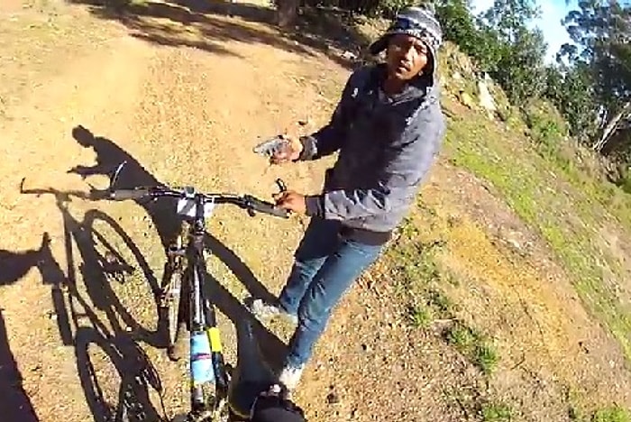 GoPro ile Çekim Yaparken Silahlı Soyguna Uğrayan Adam