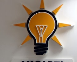 AK Parti'de İki İstifa Daha!