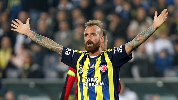 15. Raul Meireles