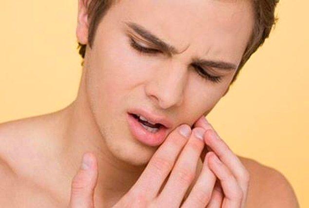 27-Günde iki kere ağzınızı hidrojen peroksitle çalkalayarak diş ağrınızı yatıştırabilirsiniz.