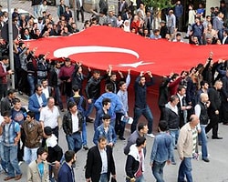 Ülkü Ocakları'ndan 'Bayrak Yürüyüşü'