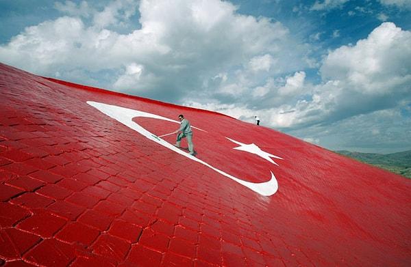 12. En büyük Türk bayrağı