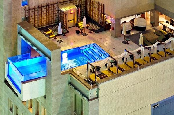 6. Joule Otel Dallas, Teksas'ın teras havuzu