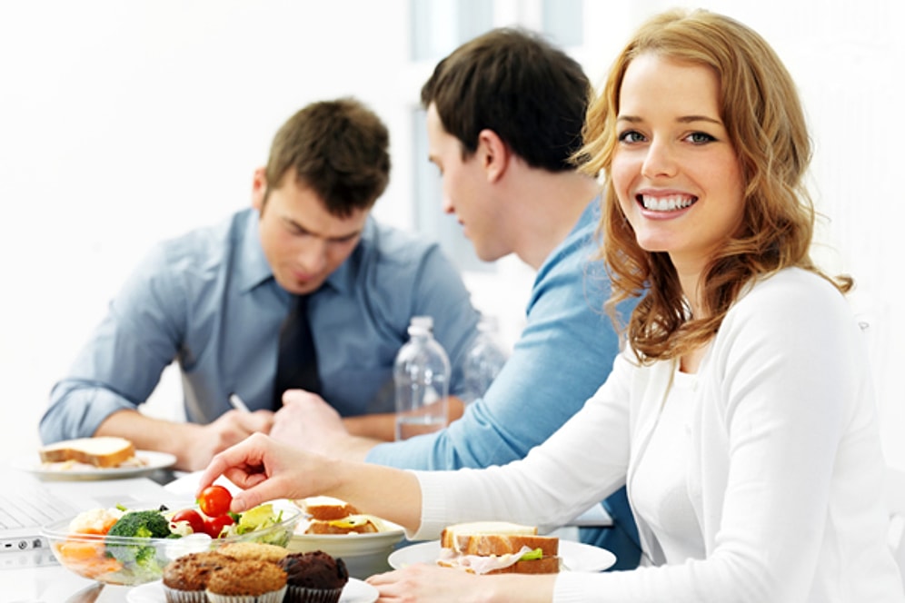 Öğle Yemeğine Birlikte Çıkılmayasıca 15 Ofis Arkadaşı