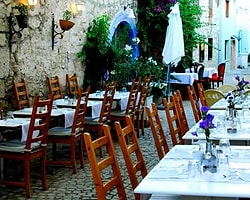 Alaçatı'daki Bazı İçkili Restoranlar Diyanet'e Devredildi