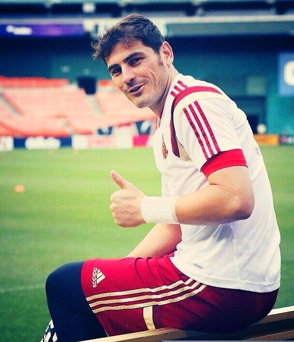18. Ve tabii ki takımın beyni, kas gücü herbişeyi, bizim görsel zevkimiz Iker Casillas var.