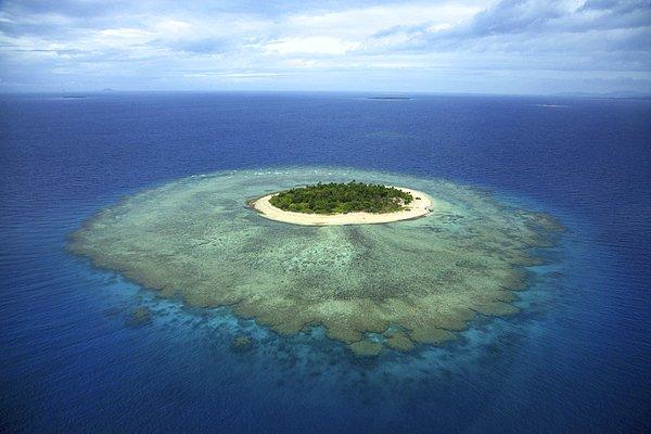 4. Güney Pasifik Okyanusu'nda, Fiji yakınlarında bir ada.